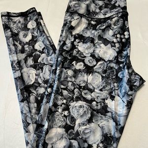 Terez size M black white roses leggings NWOT Made in New York City